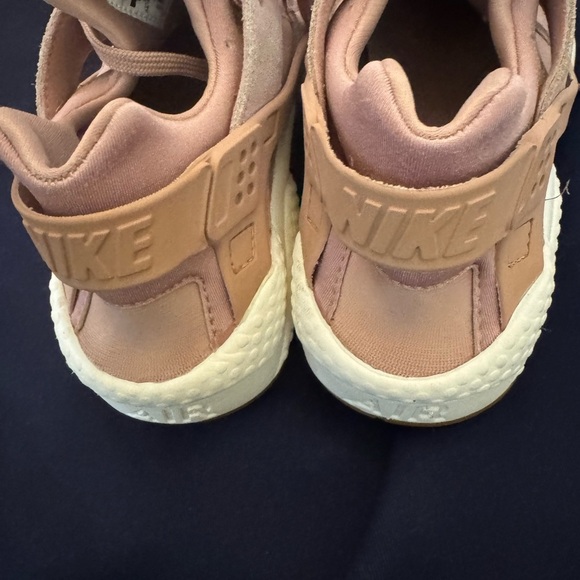 EUC Women’s Nike Sunset Tint Huarache  2017 Size 7.5 - Picture 4 of 13